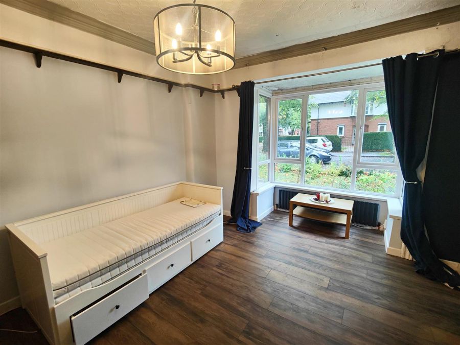 34 Kelvin Parade