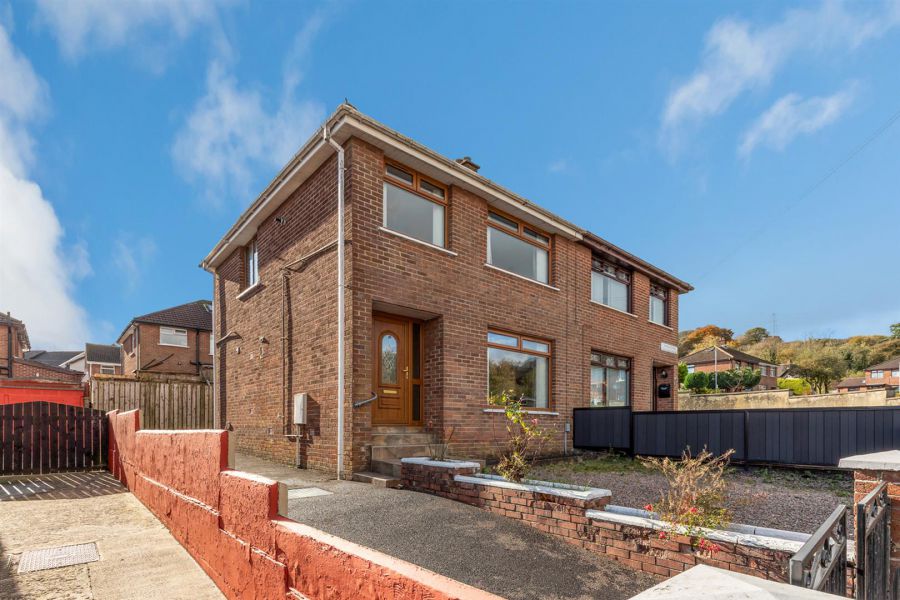3 Wolfhill Drive 3 Wolfhill Drive