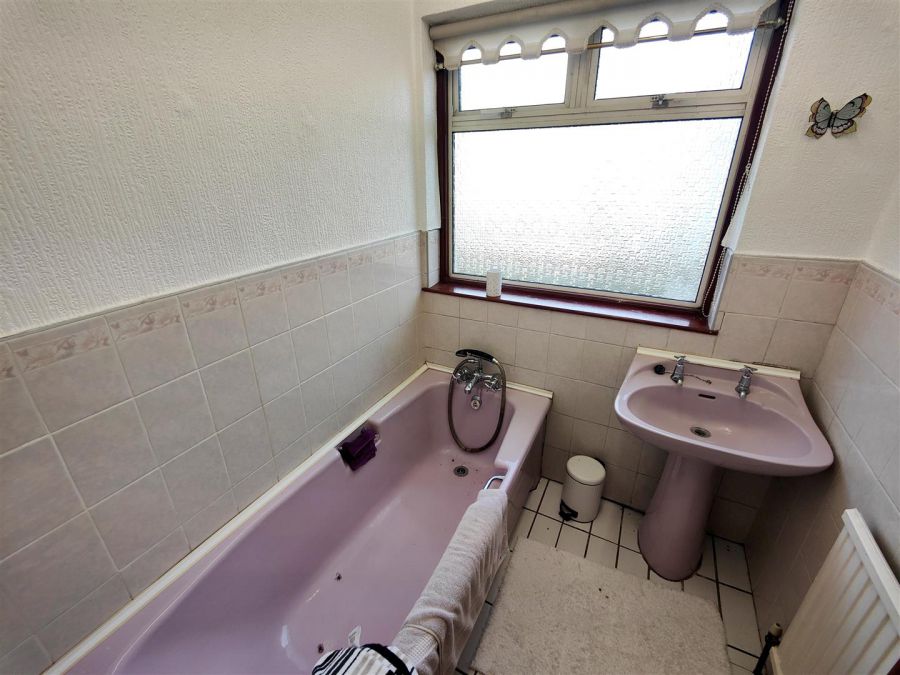 12 Squires Hill Road