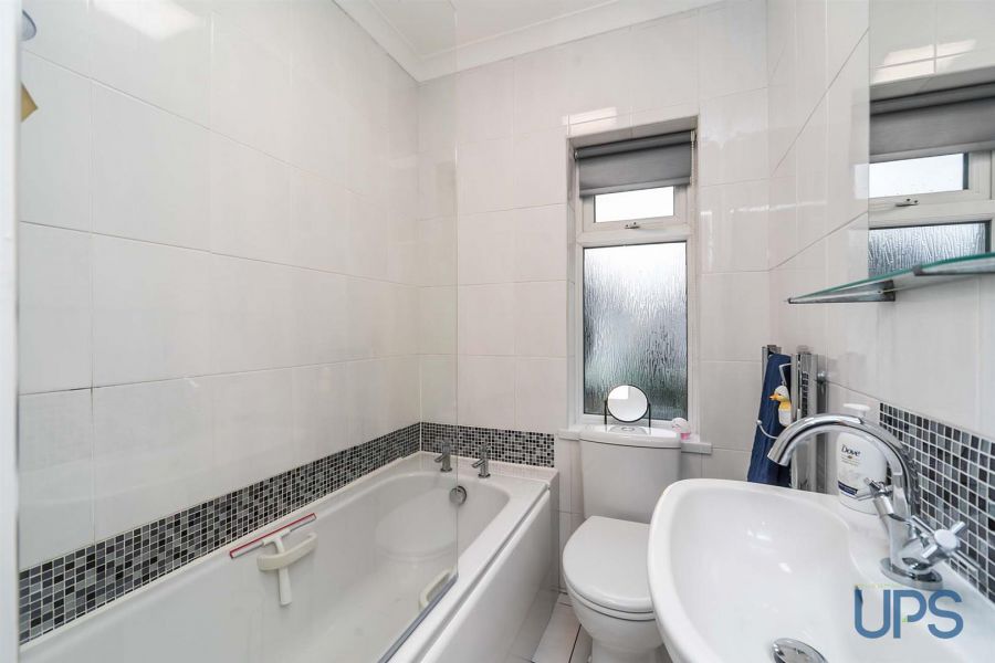 25 Fortwilliam Crescent