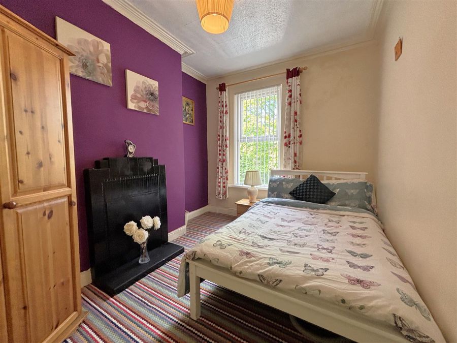 8 Linden Gardens