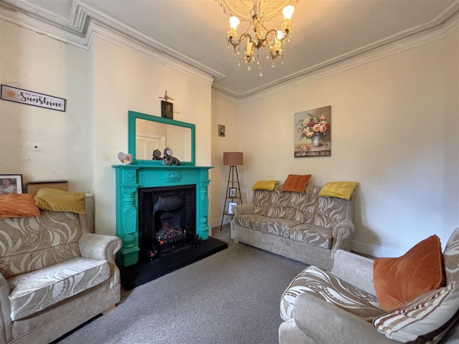 8 Linden Gardens