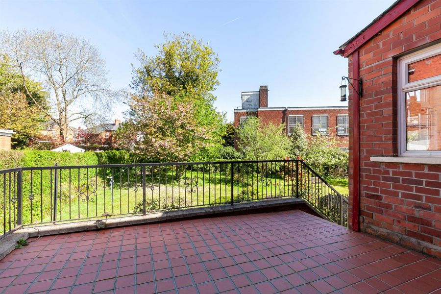 10 Glastonbury Avenue