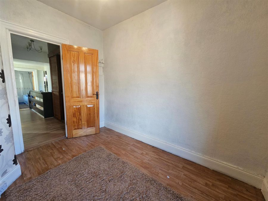 8 Ballygomartin Road