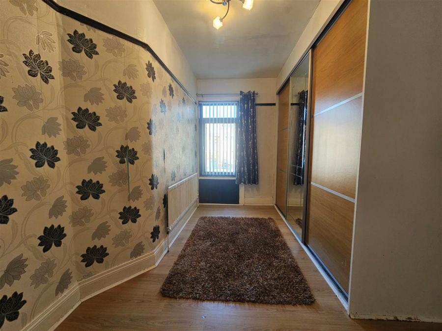 8 Ballygomartin Road