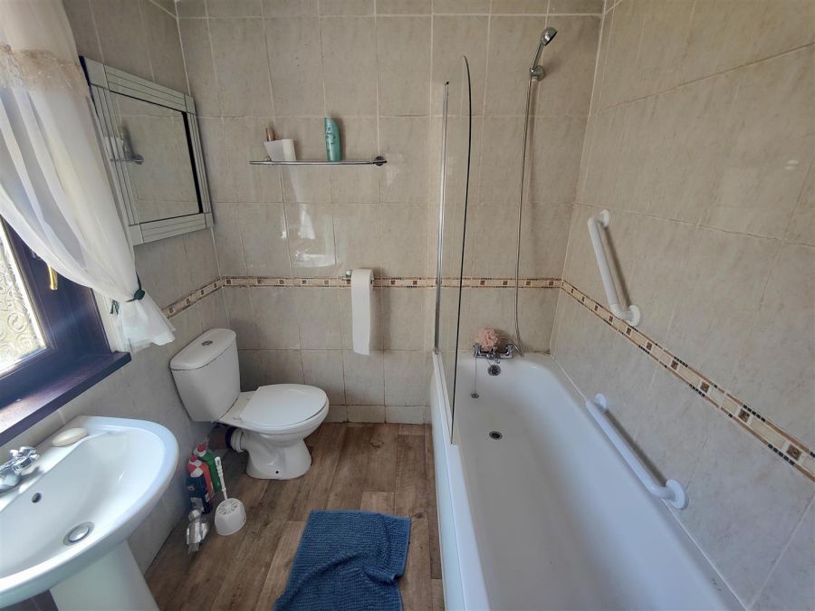 8 Ballygomartin Road