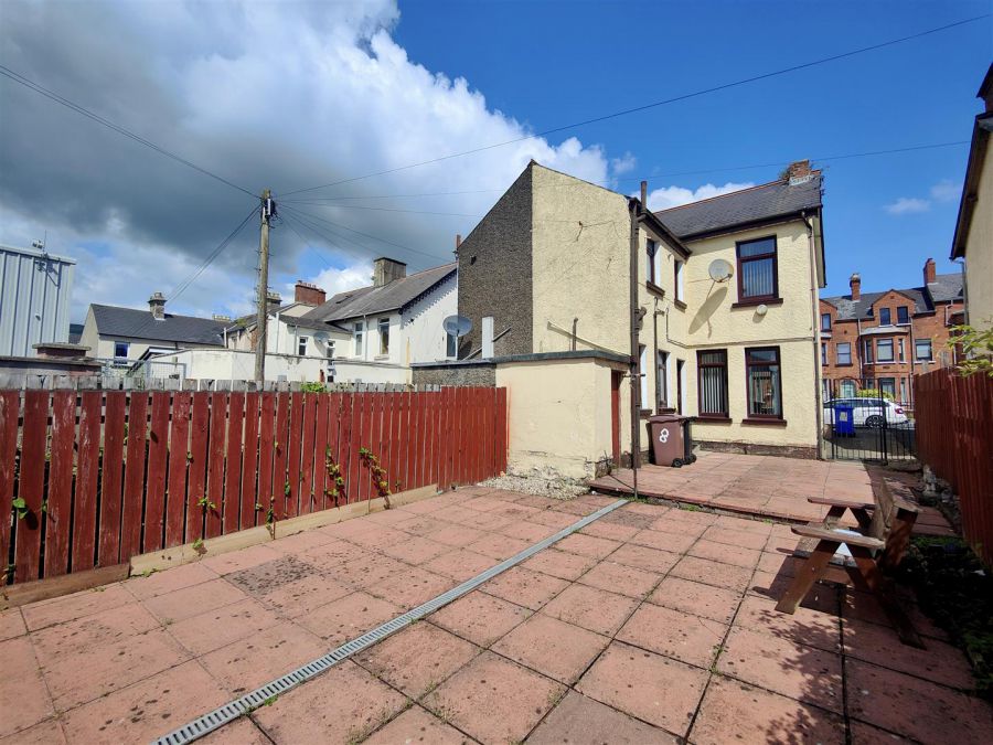 8 Ballygomartin Road