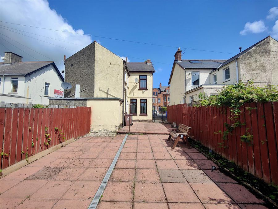 8 Ballygomartin Road