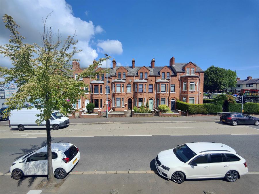 8 Ballygomartin Road