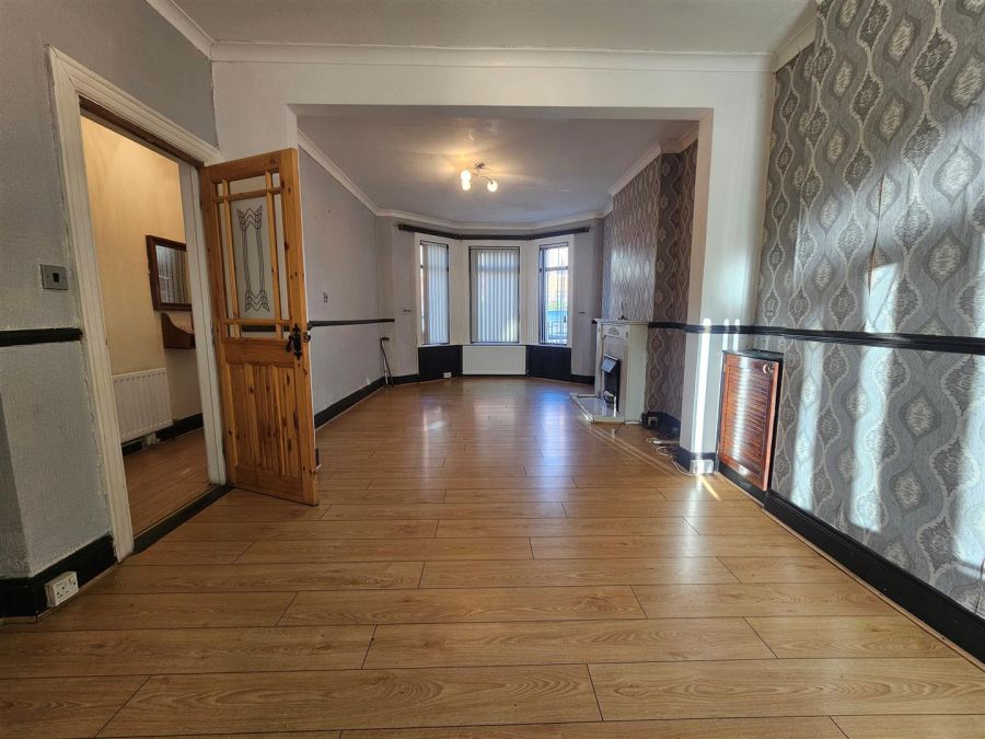 8 Ballygomartin Road