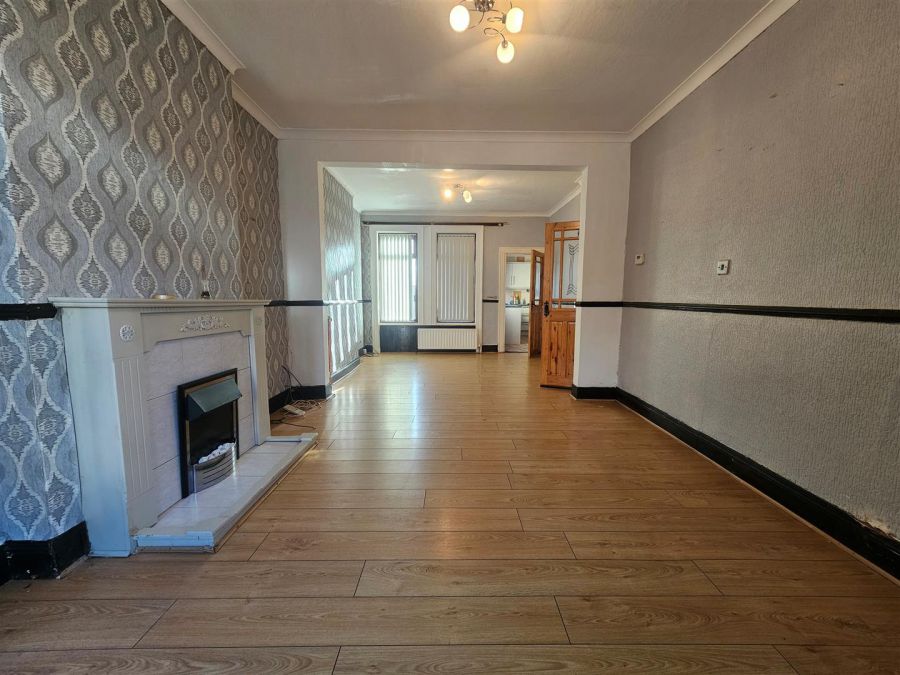 8 Ballygomartin Road