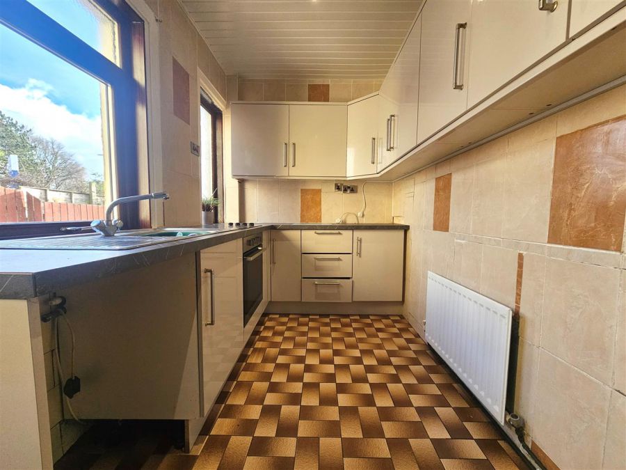 8 Ballygomartin Road