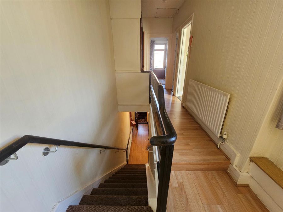 8 Ballygomartin Road