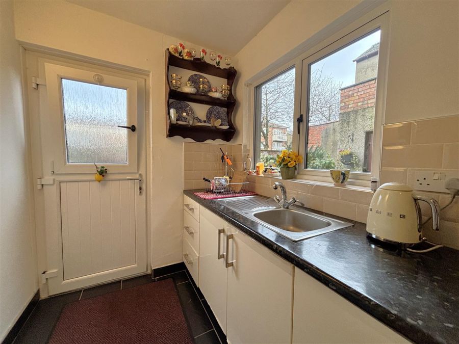 37 Willowbank Gardens