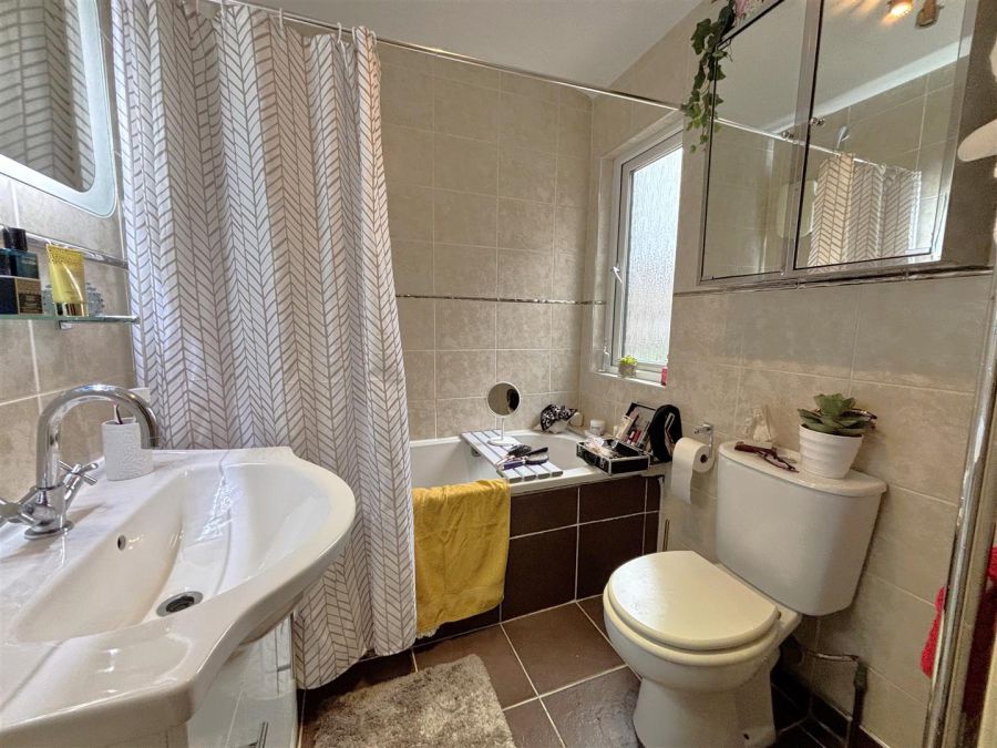 37 Willowbank Gardens