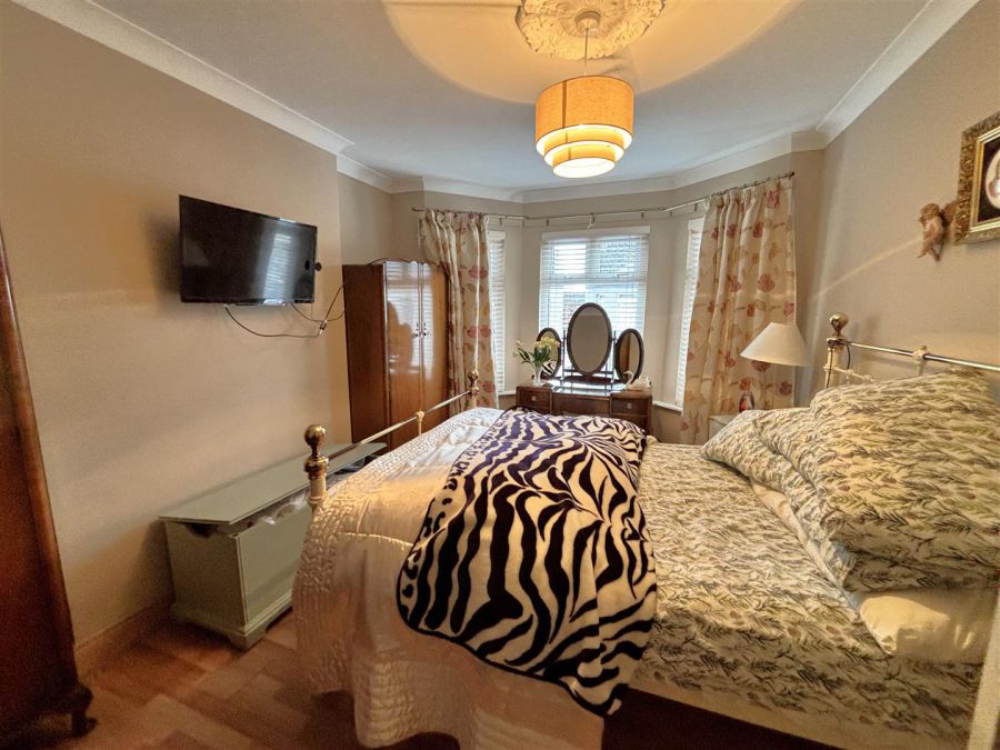 37 Willowbank Gardens