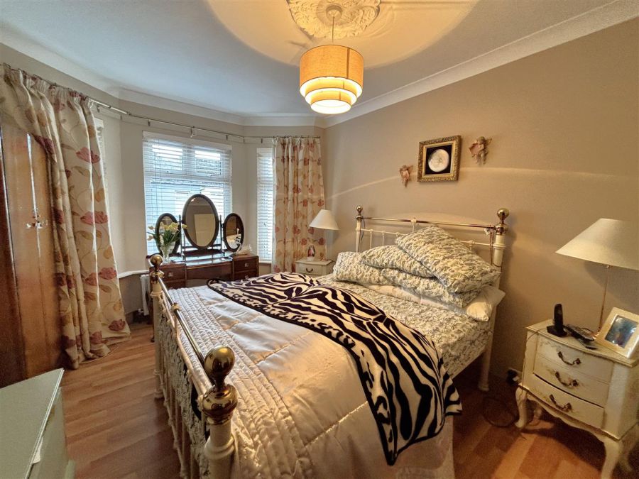 37 Willowbank Gardens