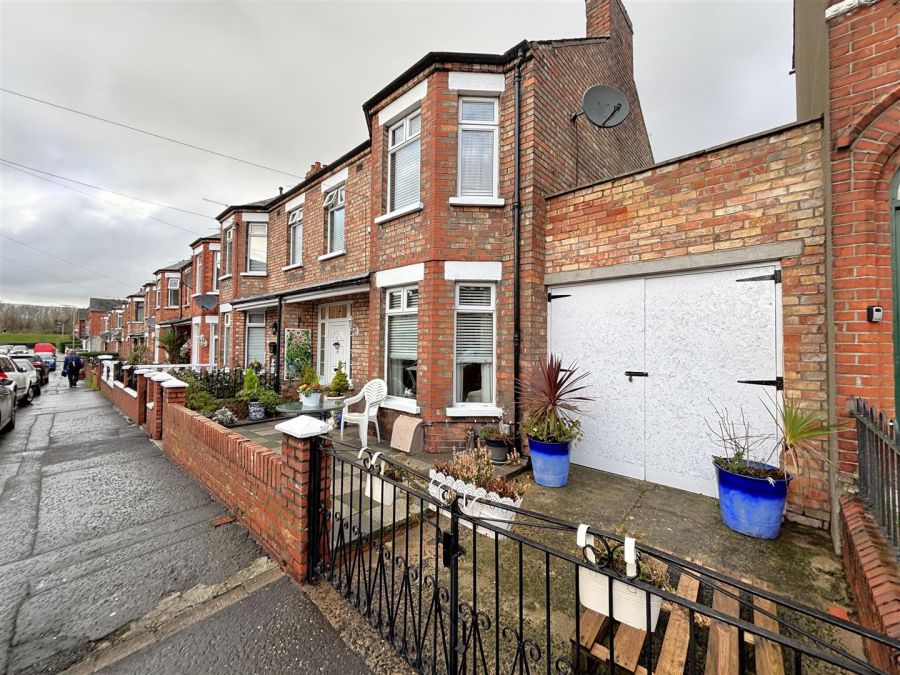 37 Willowbank Gardens