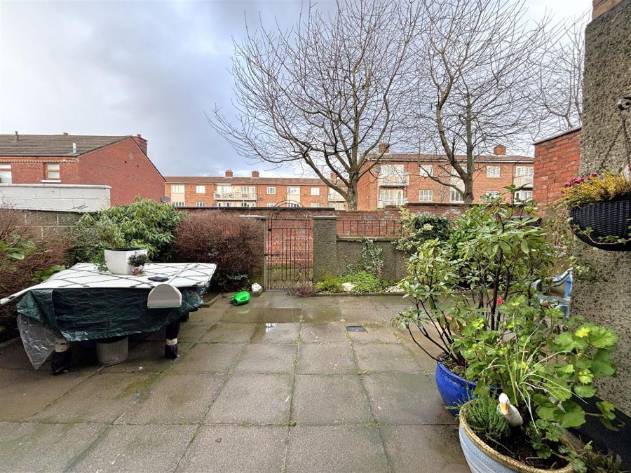 37 Willowbank Gardens