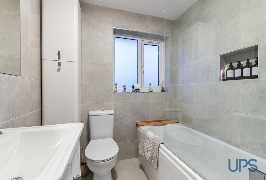 13 Silverstream Crescent