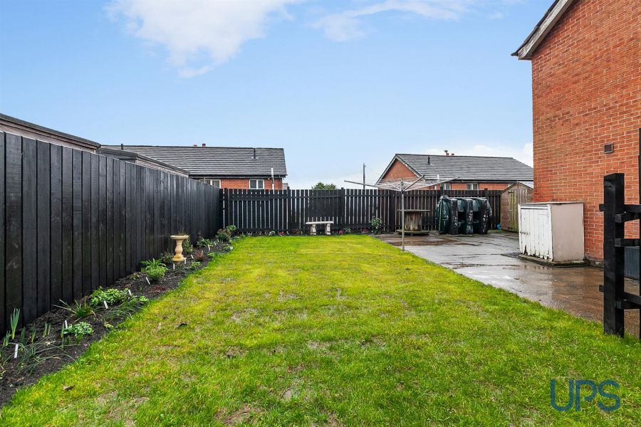 13 Silverstream Crescent