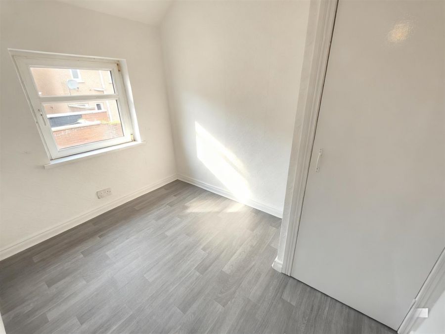 44 Stratford Gardens