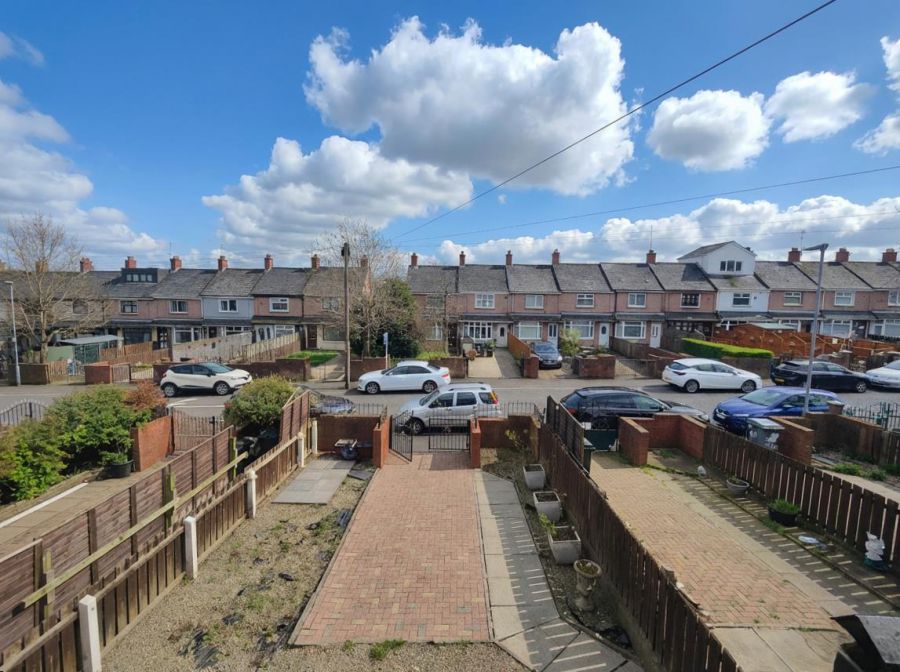 44 Stratford Gardens