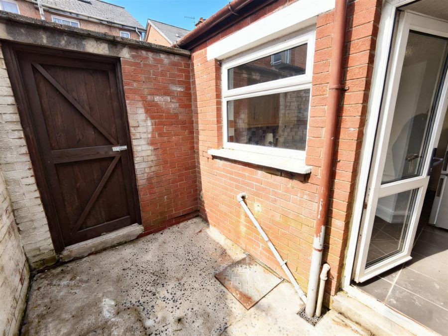 44 Stratford Gardens