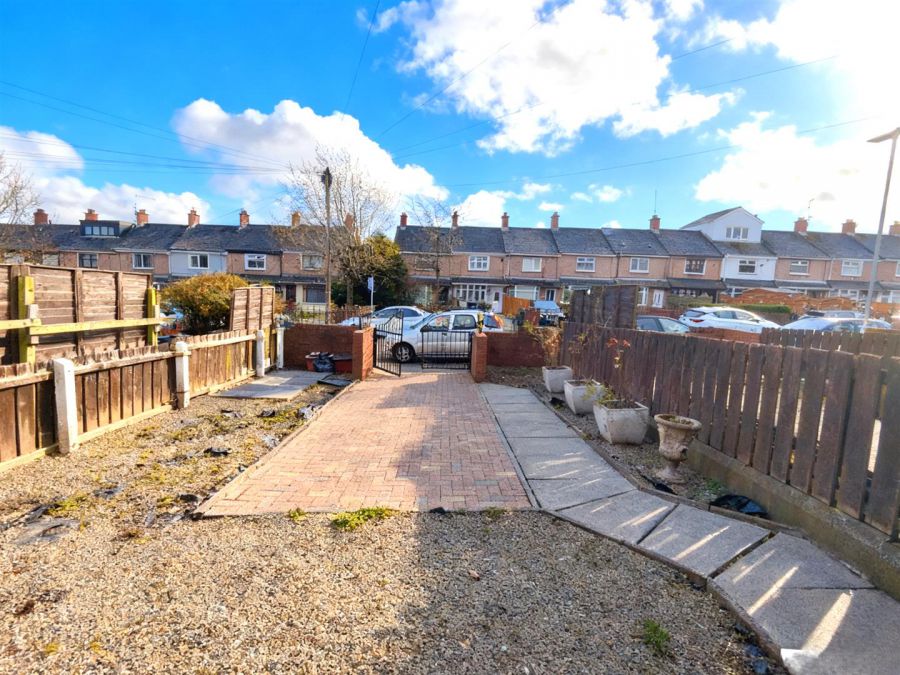 44 Stratford Gardens