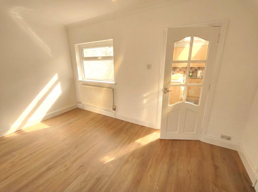 44 Stratford Gardens