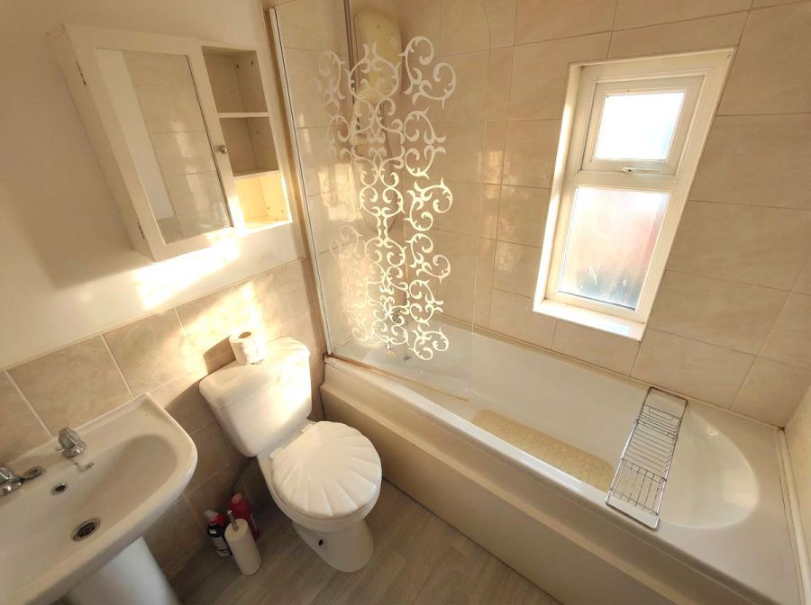 44 Stratford Gardens