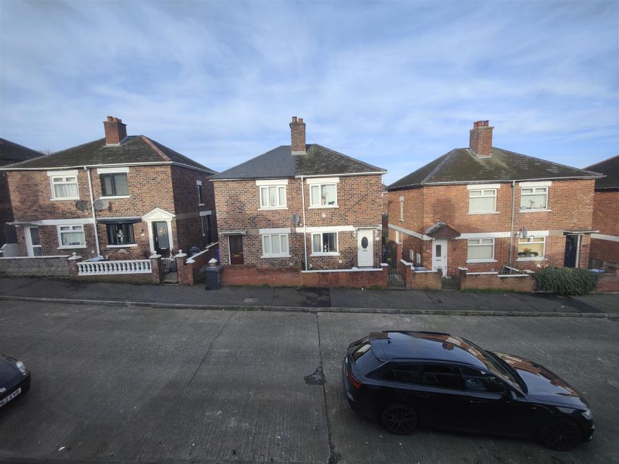 32 Dhu Varren Crescent