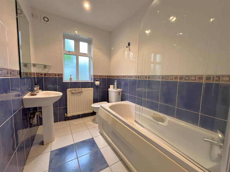 Apt 7, Castle Lodge 6 Lansdowne Road