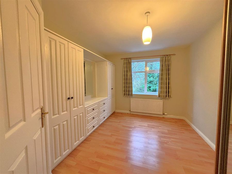 Apt 7, Castle Lodge 6 Lansdowne Road