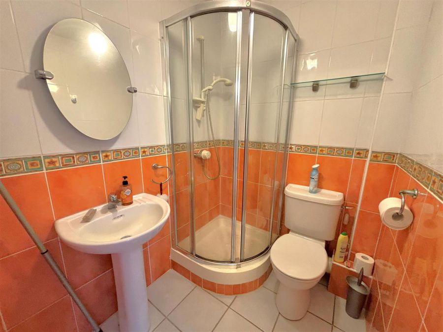 Apt 7, Castle Lodge 6 Lansdowne Road