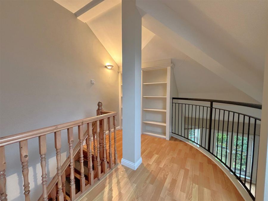 Apt 7, Castle Lodge 6 Lansdowne Road