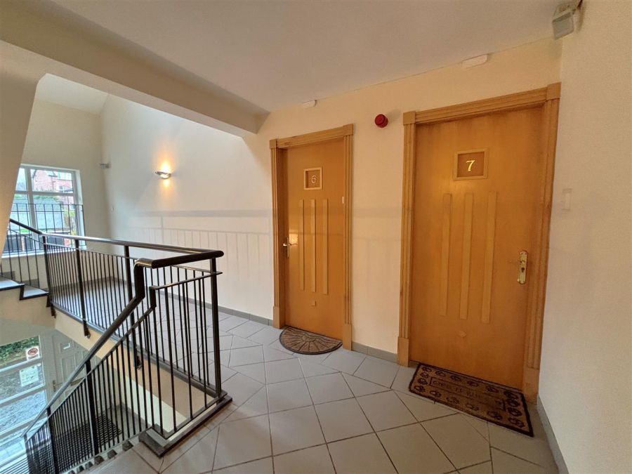 Apt 7, Castle Lodge 6 Lansdowne Road