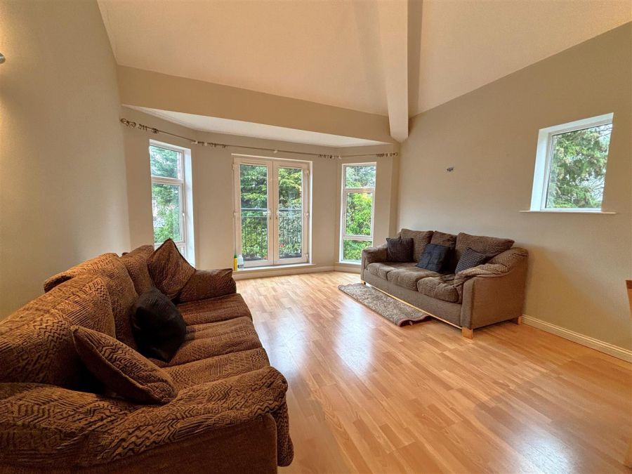 Apt 7, Castle Lodge 6 Lansdowne Road