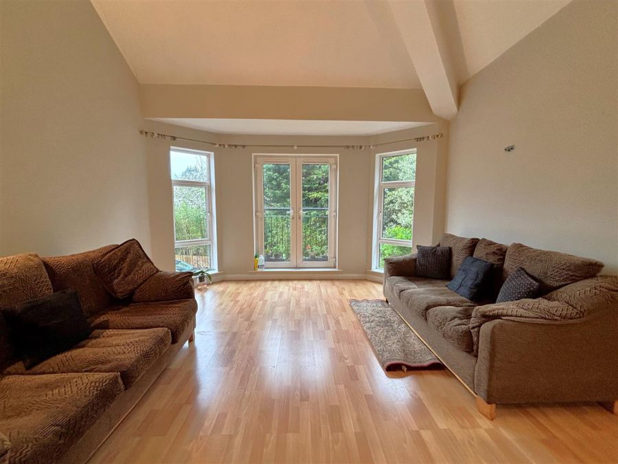 Apt 7, Castle Lodge 6 Lansdowne Road