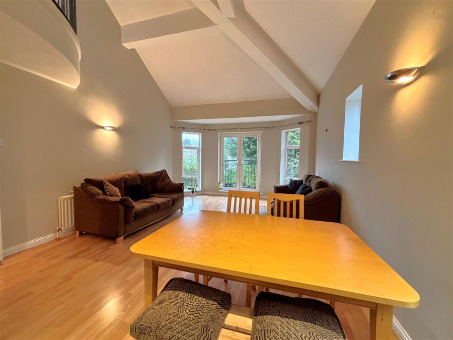 Apt 7, Castle Lodge 6 Lansdowne Road