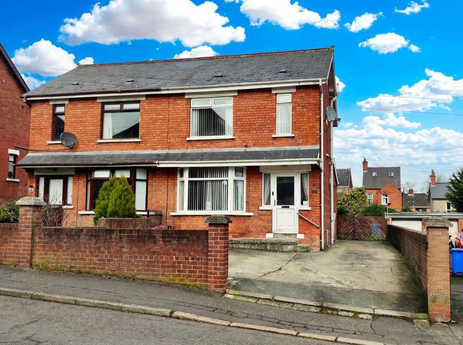 25 Lyndhurst Gardens