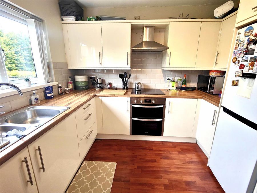 25 Lyndhurst Gardens