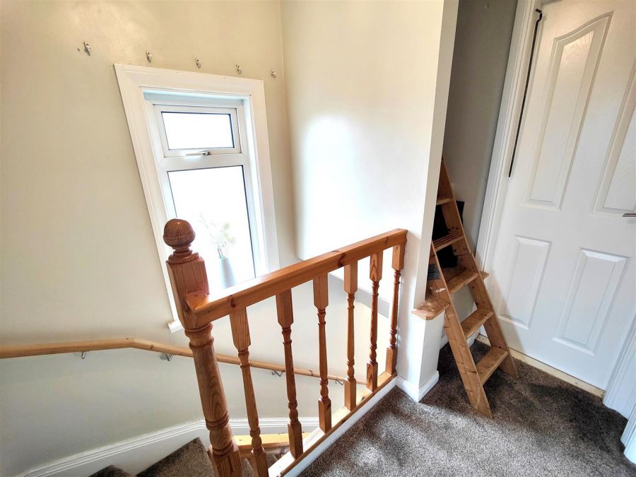 25 Lyndhurst Gardens