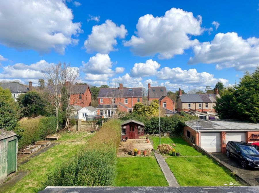 25 Lyndhurst Gardens