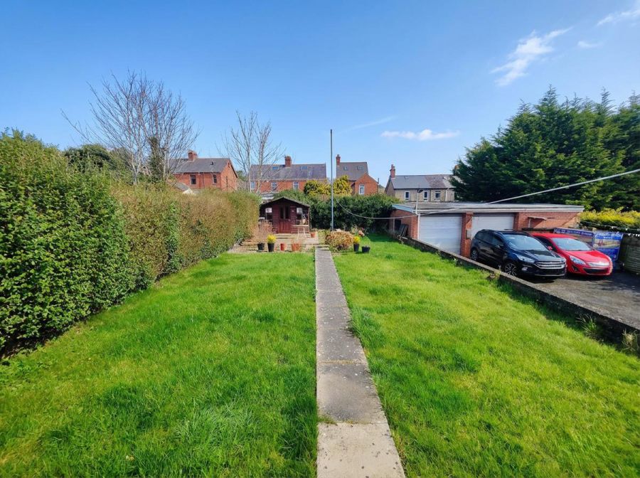 25 Lyndhurst Gardens