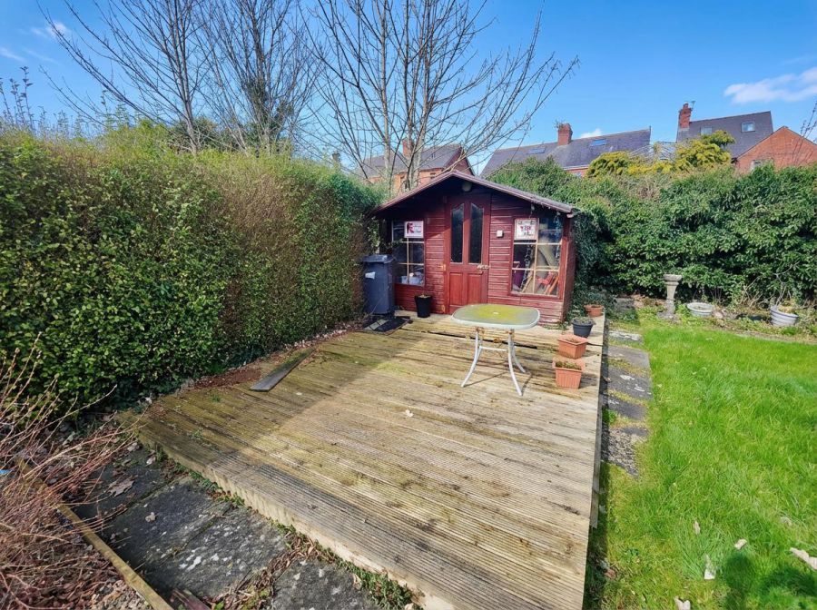 25 Lyndhurst Gardens