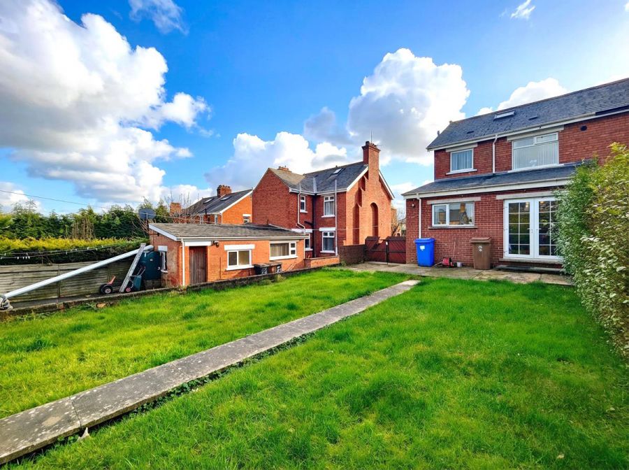 25 Lyndhurst Gardens