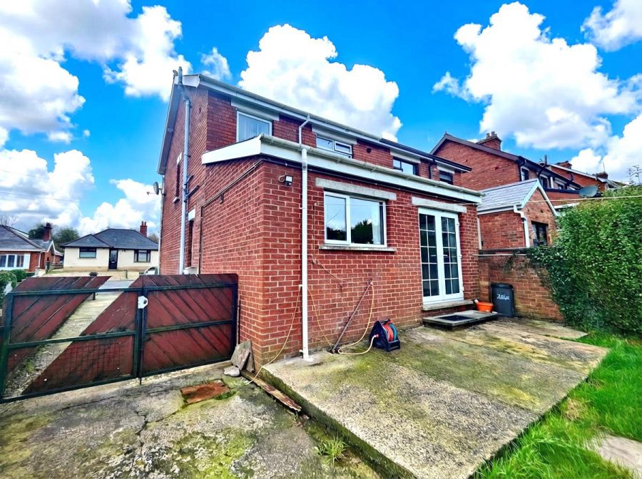 25 Lyndhurst Gardens