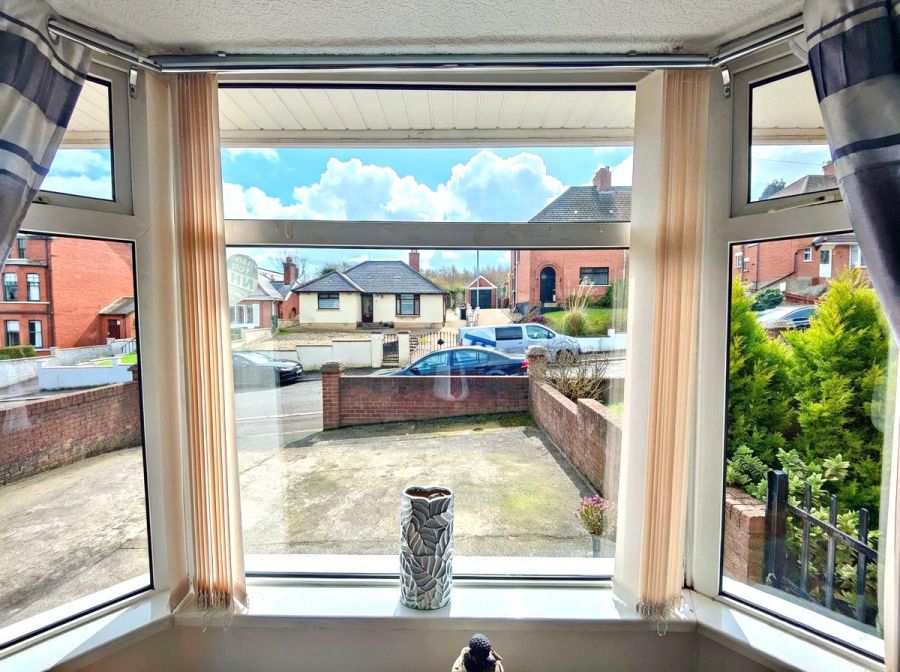 25 Lyndhurst Gardens