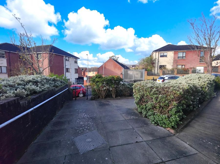 53C Sunningdale Gardens